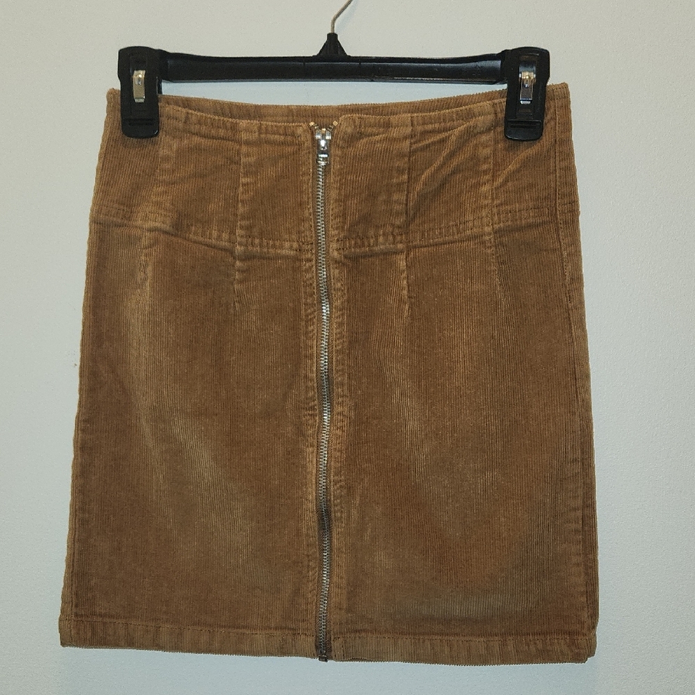Wild Fable Corduroy Full Zip Mini Skirt Camel Color 98% Cotton Size 00 EUC